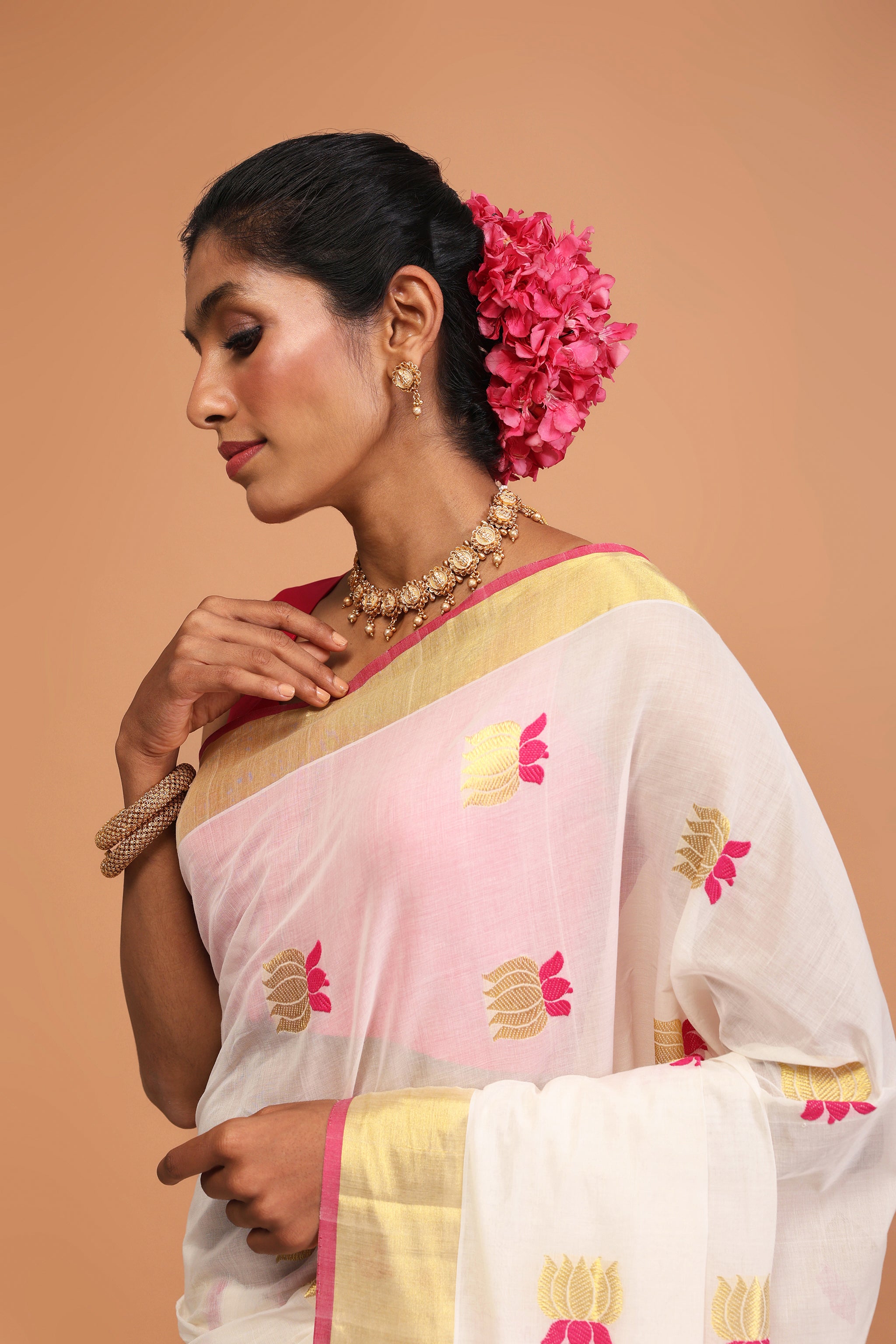 Apsara Sacred Lotus Kasavu