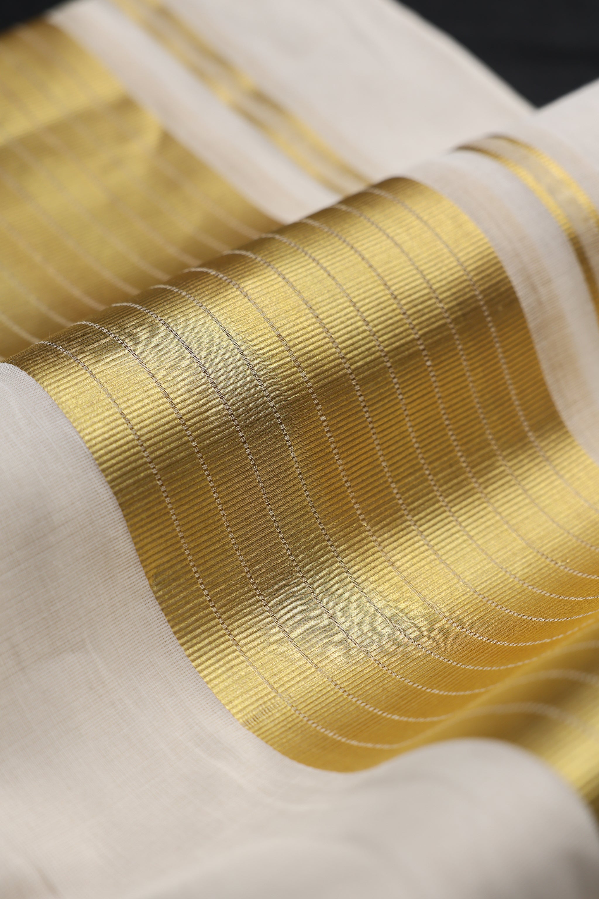 Hamsini Eternal Grace Double set Mundu