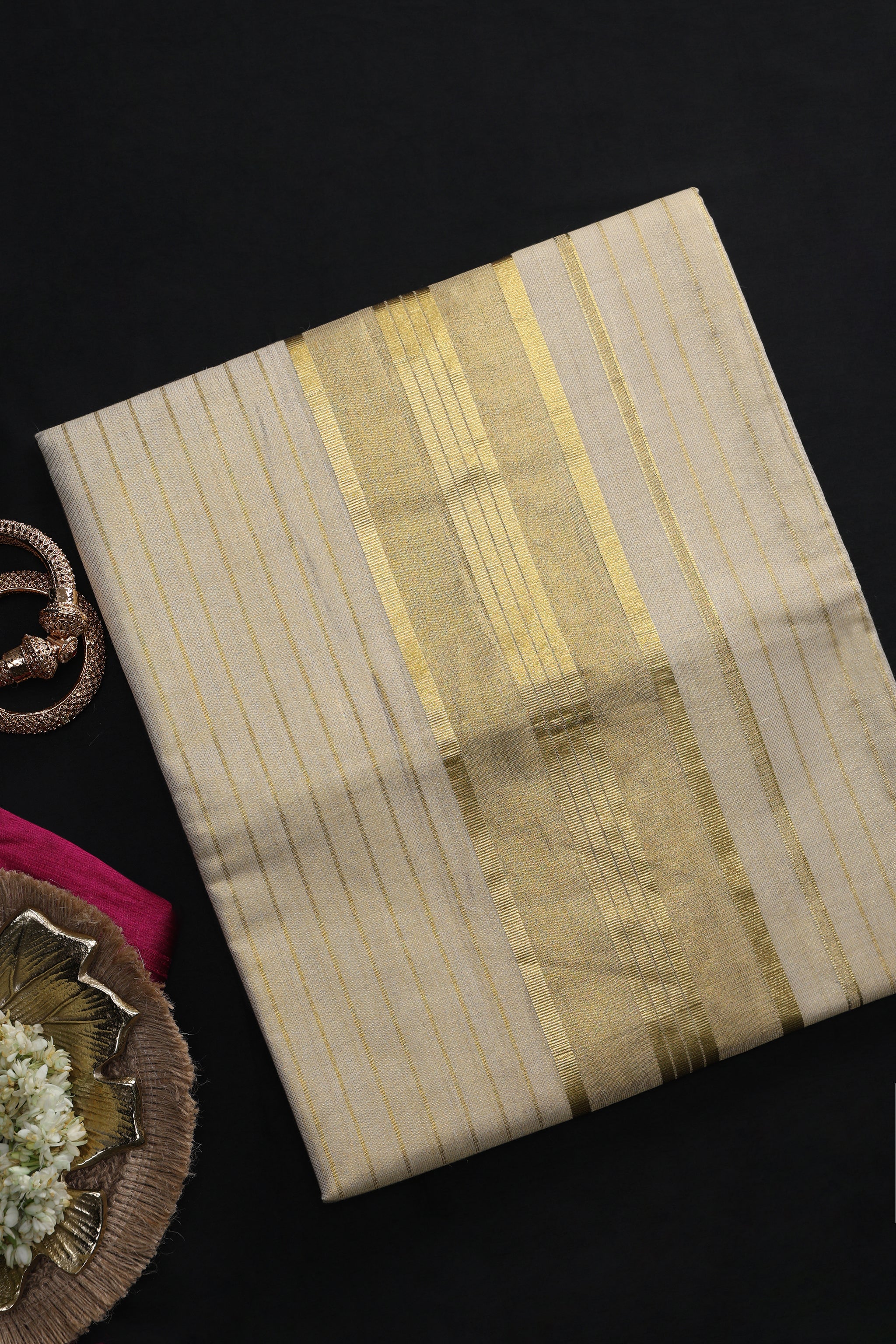 Hemalekha Golden Lines Kasavu