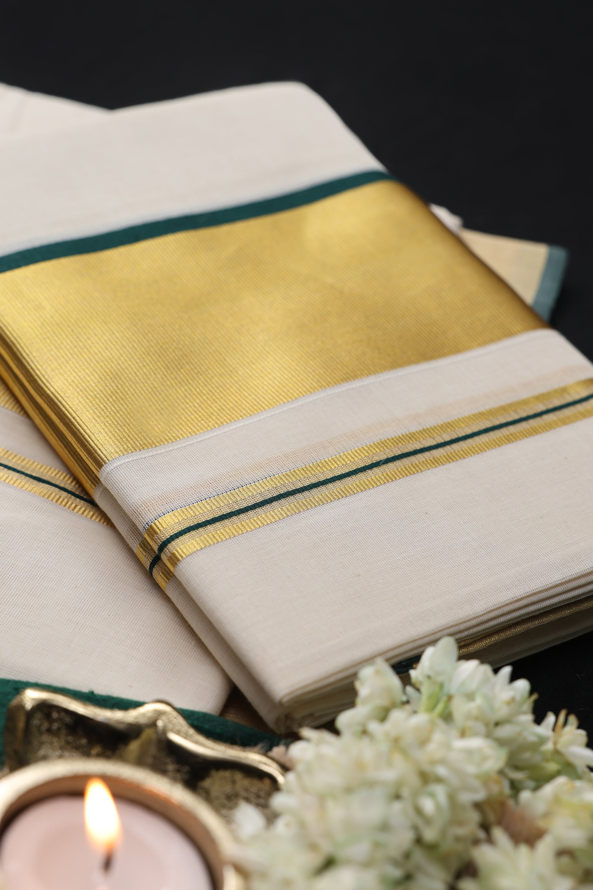 Madhuram Forest Gleam Set Mundu