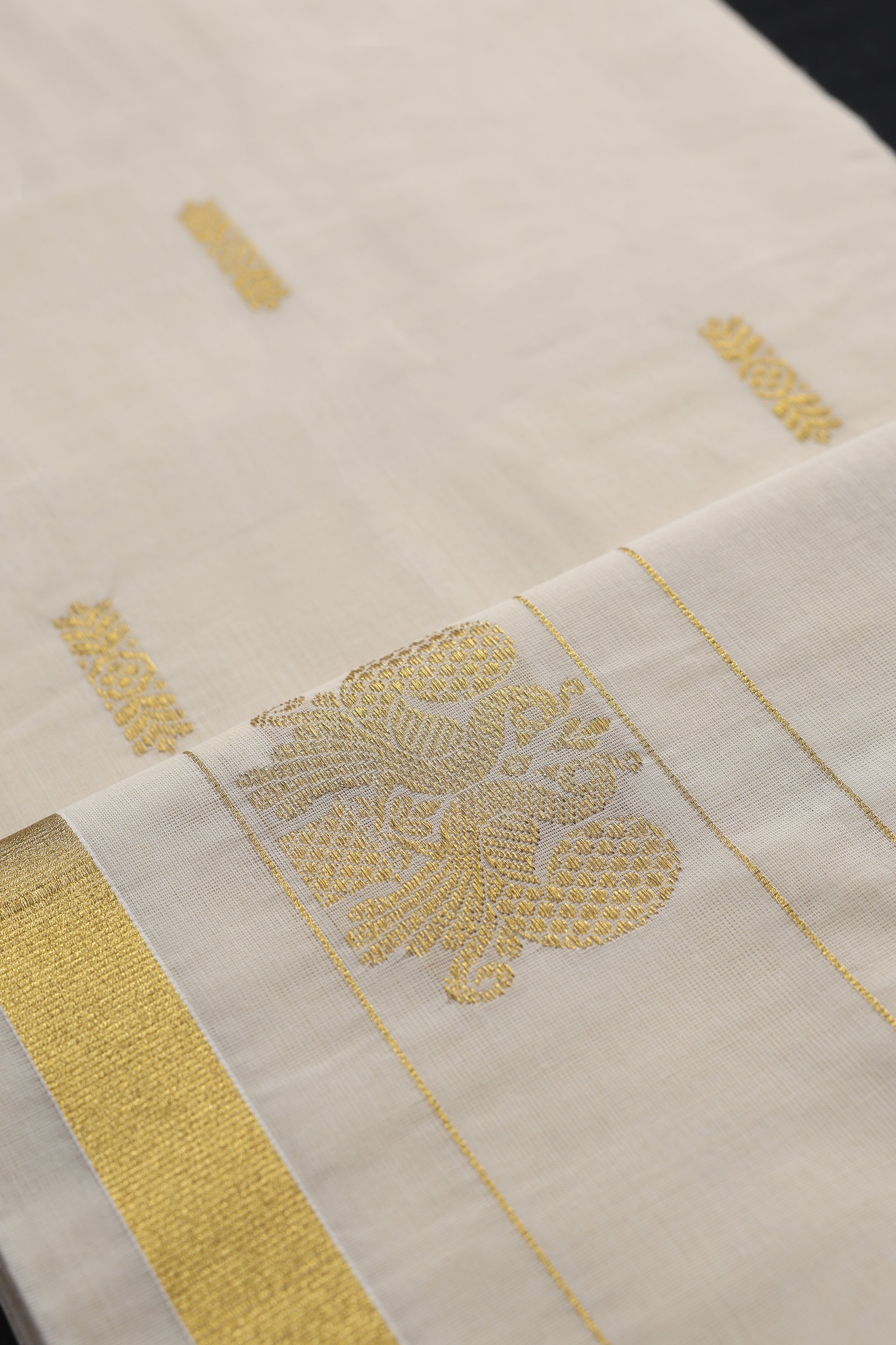 Mahira Petal Woven Kasavu