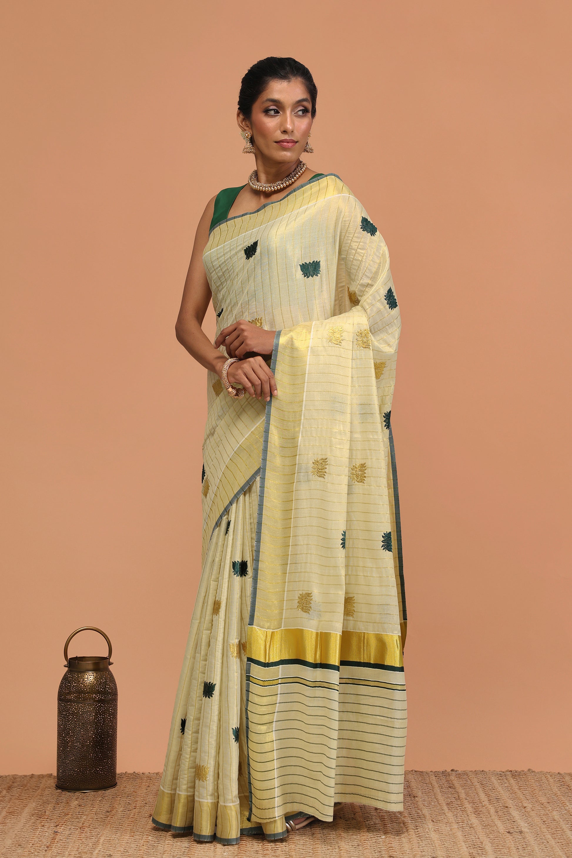 Ratnam Lotus Kasavu