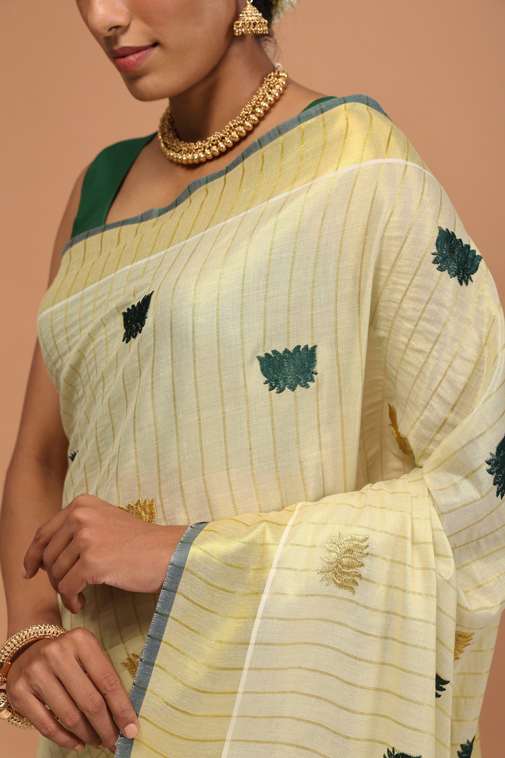 Ratnam Lotus Kasavu