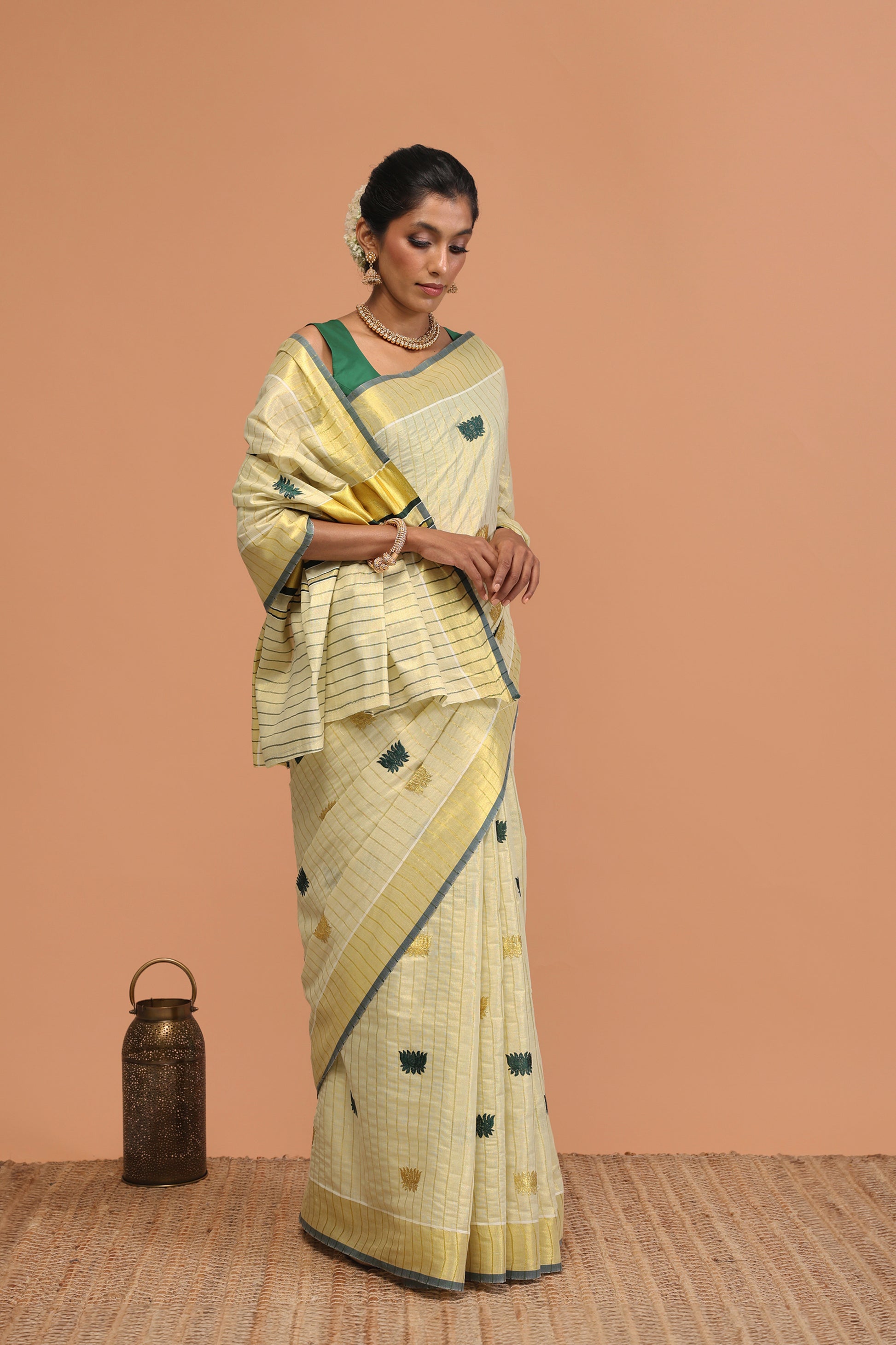 Ratnam Lotus Kasavu