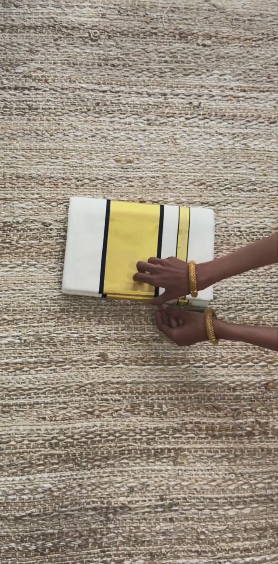 Indira Noir Glow Kasavu